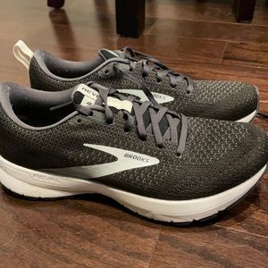 Brooks Revel 4